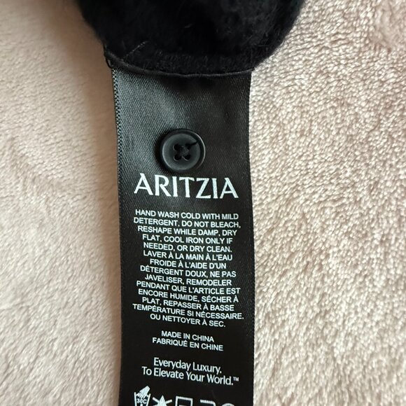 Never worn Aritzia black cashmere cardigan - Picture 4 of 6